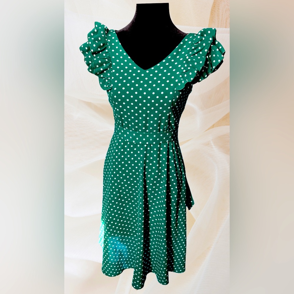 🌟 Emerald & White Polka Dot Junior Dress – Size 16 🌟